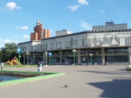 Спектакль ЕЩЕ РАЗ ПРО КРАСНУЮ ШАПОЧКУ. Ярославский государственный театр юного зрителя Спектакль ЕЩЕ РАЗ ПРО КРАСНУЮ ШАПОЧКУ. Ярославский государственный театр юного зрителя