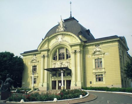 КАРЛСОН, ЯКИЙ ЖИВЕ НА ДАХУ. Чернівецький музично-драматичний театр КАРЛСОН, ЯКИЙ ЖИВЕ НА ДАХУ. Чернівецький музично-драматичний театр