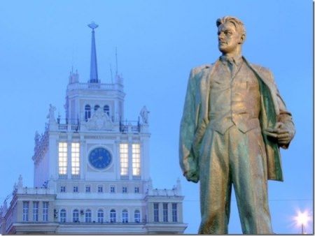 Пешеходные экскурсии по Москве. Маяковский – меж двух миров (24 мая 2015) Пешеходные экскурсии по Москве. Маяковский – меж двух миров (24 мая 2015)