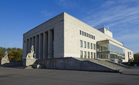 Белоснежка и семь гномов. Театр юных зрителей имени А. А. Брянцева Белоснежка и семь гномов. Театр юных зрителей имени А. А. Брянцева