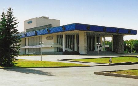 Охота на акул. Русский драматический театр Охота на акул. Русский драматический театр