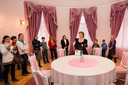 Обзорная экскурсия с миниконцертом "Особняк графа Милютина" Обзорная экскурсия с миниконцертом "Особняк графа Милютина"