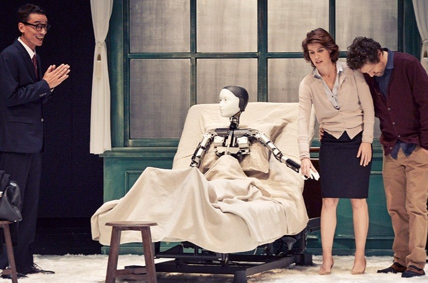 Главного героя Грегора Замзу в японском театре сыграл робот андроид