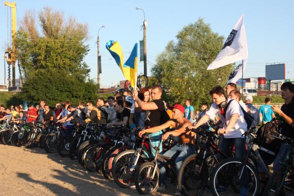 По улицам Хмельницкого проехала критическая масса велосипедистов
