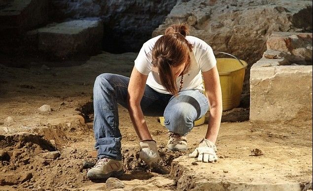 Археологи раскопали в Полтаве артефакты древней Руси 