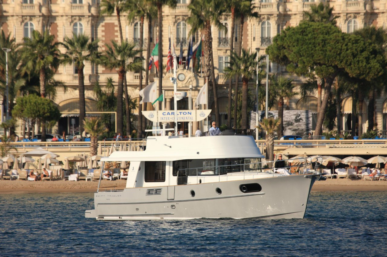 Представляем вашему внимание моторную яхту Beneteau Swift 44