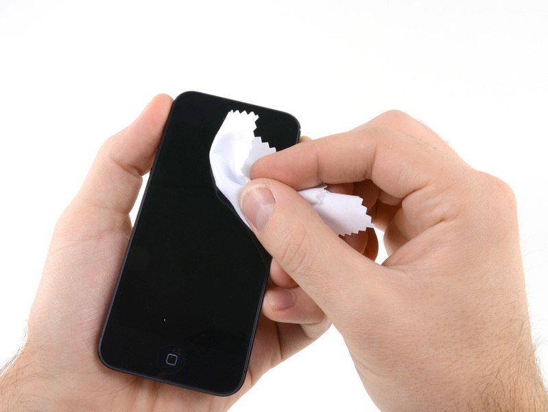 Как можно самостоятельно приклеить пленку на iPhone