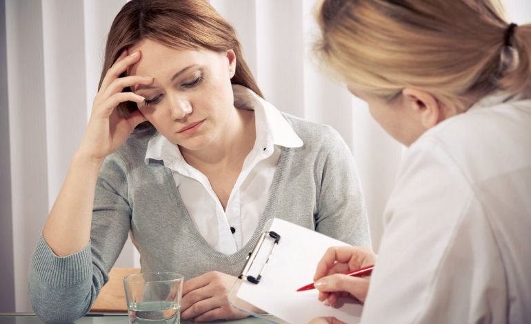 Что делать женщине страдающей мигренью?