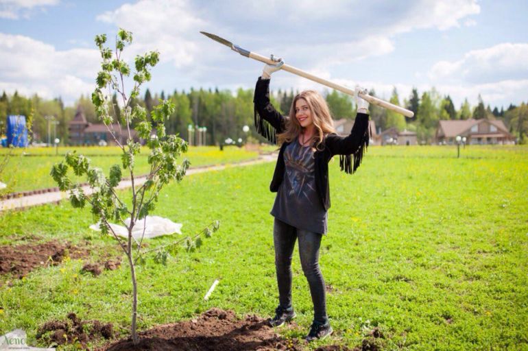Деятели российского шоу-бизнеса приняли участие в акции по посадке деревьев