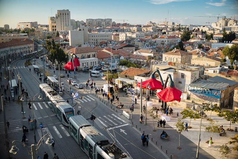 Гигантские фонари-маки украсили центр Иерусалима