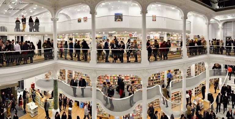 Фантастический книжный магазин в Бухаресте (ФОТО)
