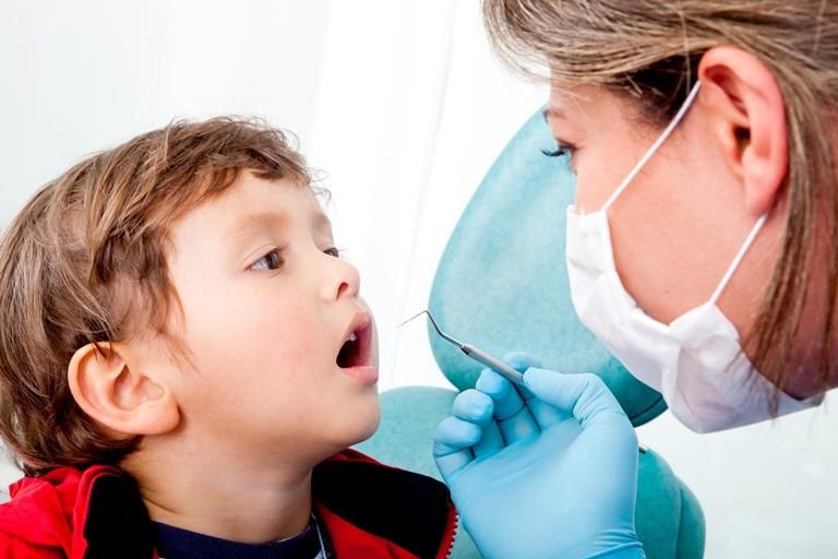 ребёнок у стоматолога