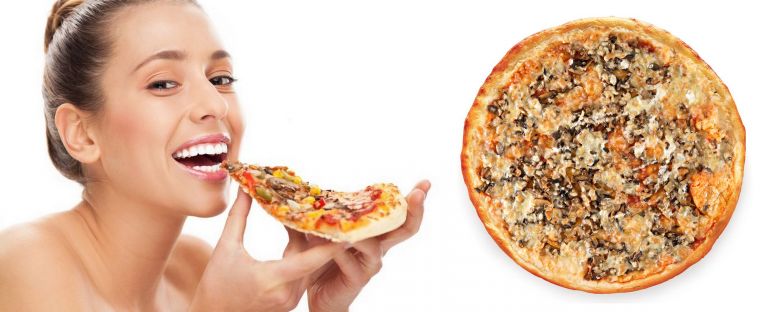 Как правильно есть пиццу? Вилкой или руками?