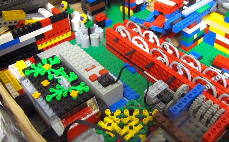 Что такое программы FIRST LEGO League и FIRST LEGO League Junior?