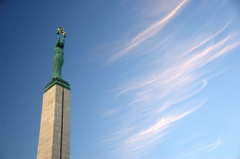 Рига. Памятник Свободы фото