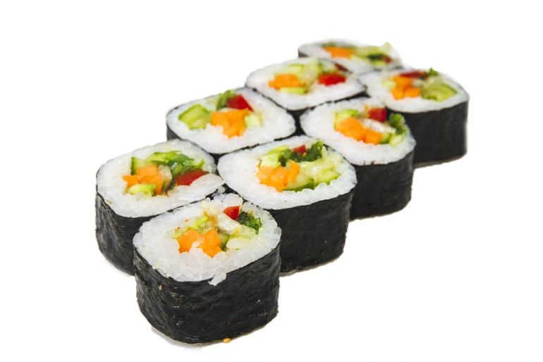 Заказать быструю доставку суши или приготовить всё самой по рецепту?