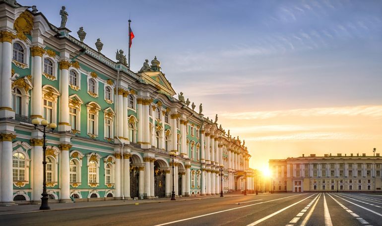 Почему Санкт-Петербурггород