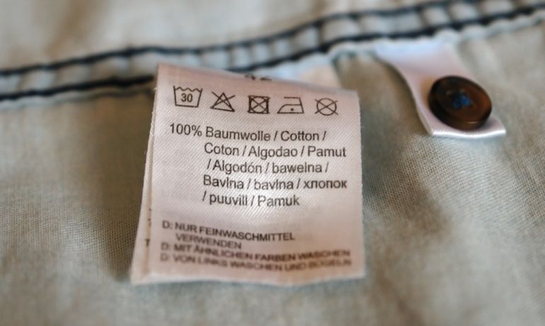 Что и зачем печатают на этикетках для одежды